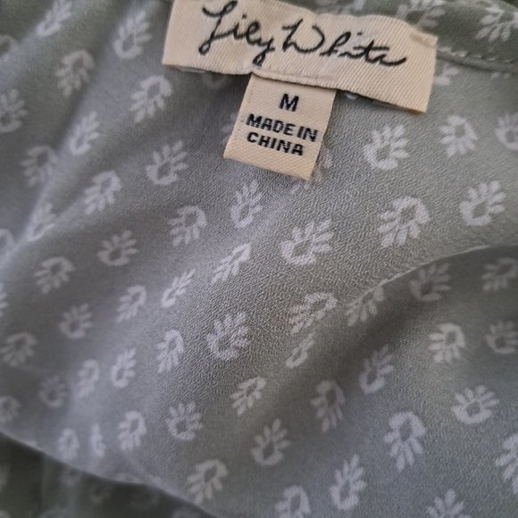 Lili White Blouse, Size M. - Picture 2 of 7